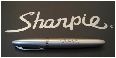 Papermate veut séduire les entreprises avec des stylos et des livres