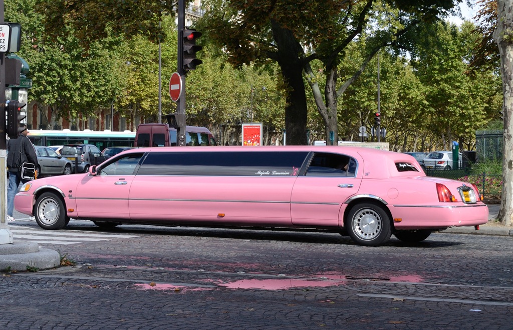 e-loue permet aussi la location de voitures … et de limousines