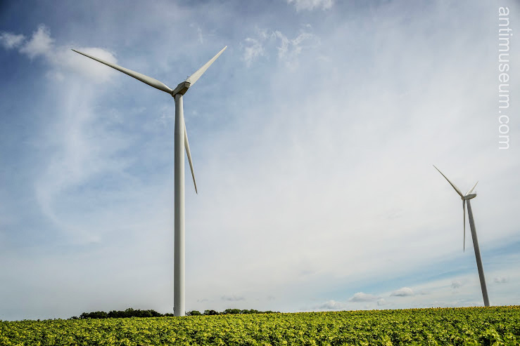 Les éoliennes transforment le mouvement provoqué par le vent en électricité : c'est ce principe que reprend l'energy harvesting, à plus petite échelle