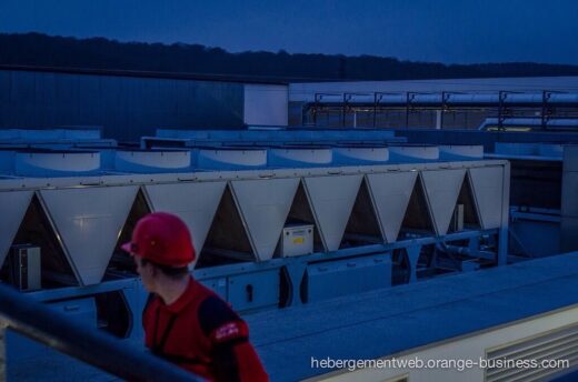 Transformation digitale des télécoms : Le data center ultra moderne d'Orange en Normandie (photo visionarymarketing.com) : les Telecoms investissent dans les réseaux, la transformation digitale et les over the top récoltent ... Mais est-ce si simple ?