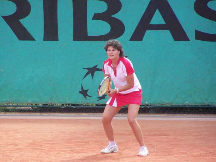 Ondine Trompette (qui est aussi championne de Tennis) au service et à la présentation avec Webikeo
