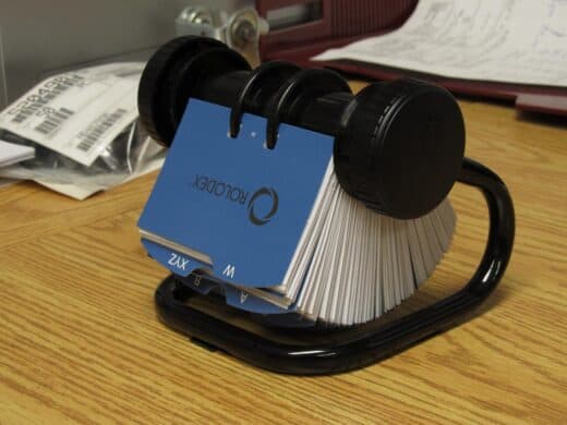 Après avoir tué le CV, LinkedIn va tuer le Rolodex... source : https://upload.wikimedia.org/wikipedia/commons/b/b2/Rolodex%E2%84%A2_67236_Rotary_Business_Card_File.jpg