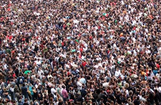 Collaboration massive et synchrone : comment faire travailler des centaines de milliers de personnes ?
