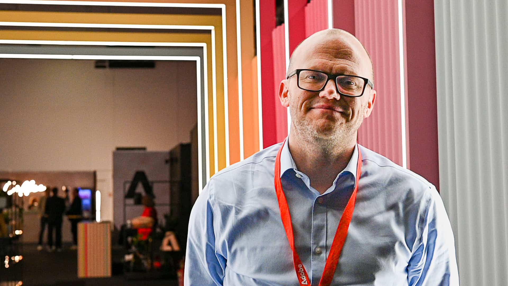 Caption : Jamie Brighton, directeur du marketing produit EMEA lors de l'Adobe Summit 2023 à Londres le 9 juin 2023