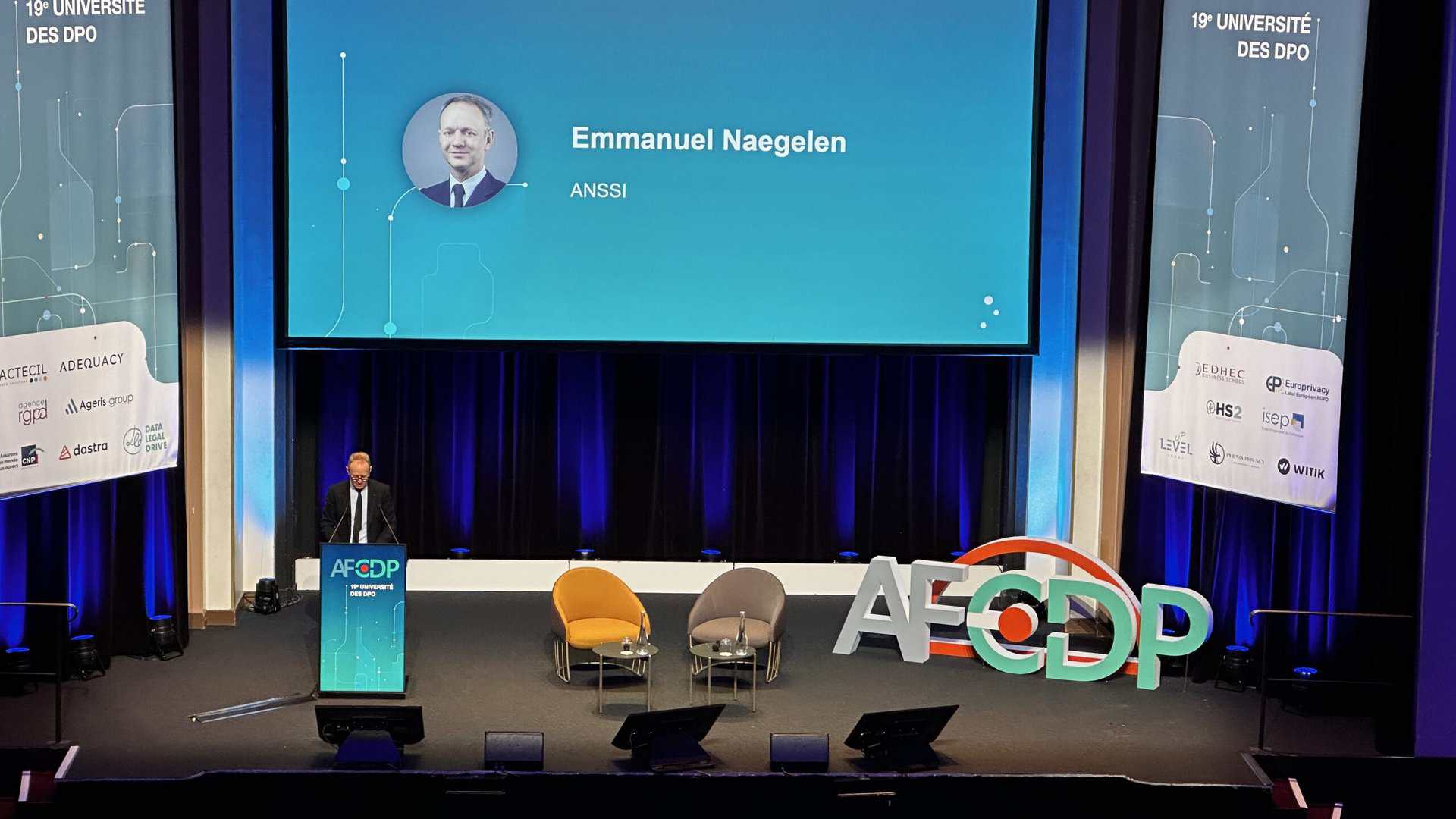 Le général Naëgelen au pupitre de la 19e université de l’AFCDP a Paris le 6 février 2025
